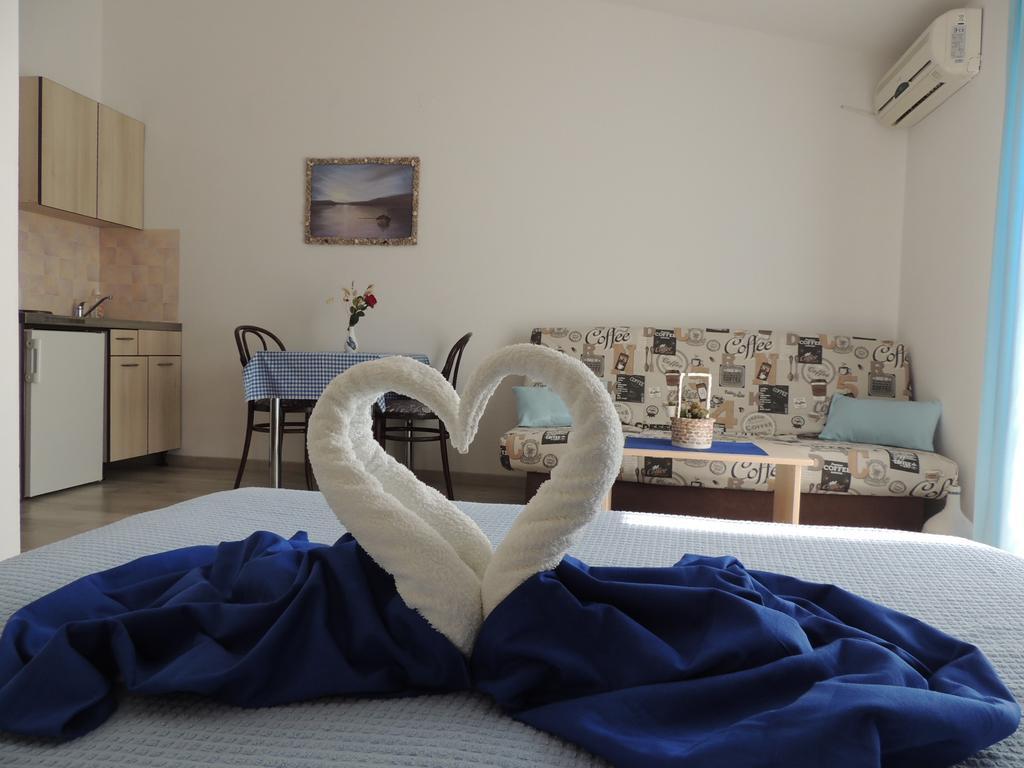 Apartments Barcarola Паг Екстериор снимка