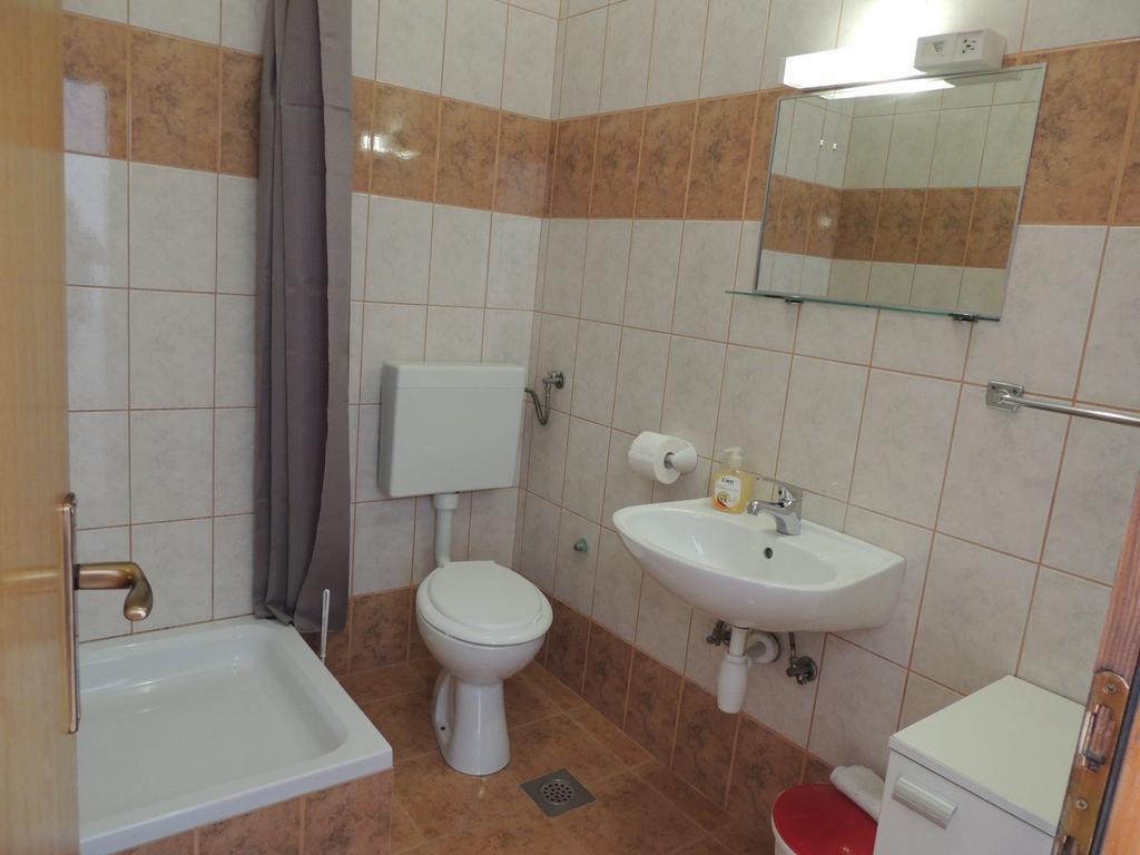 Apartments Barcarola Паг Екстериор снимка